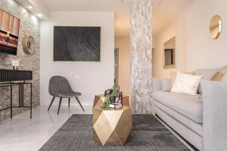 Renovated 2 BR with 2 BTH front Mamilla Mall