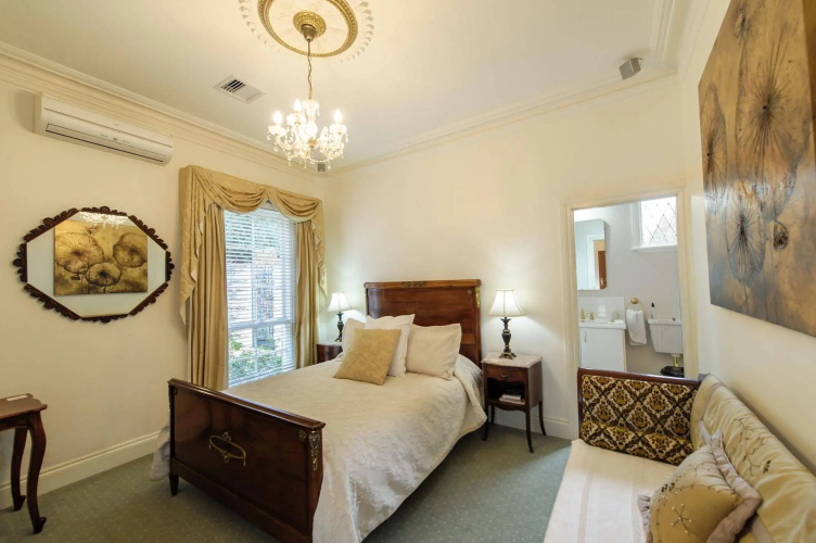 Montfort Manor