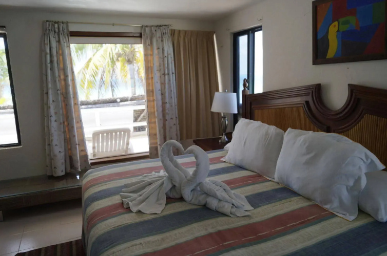 Chichis and Charlies Beachfront