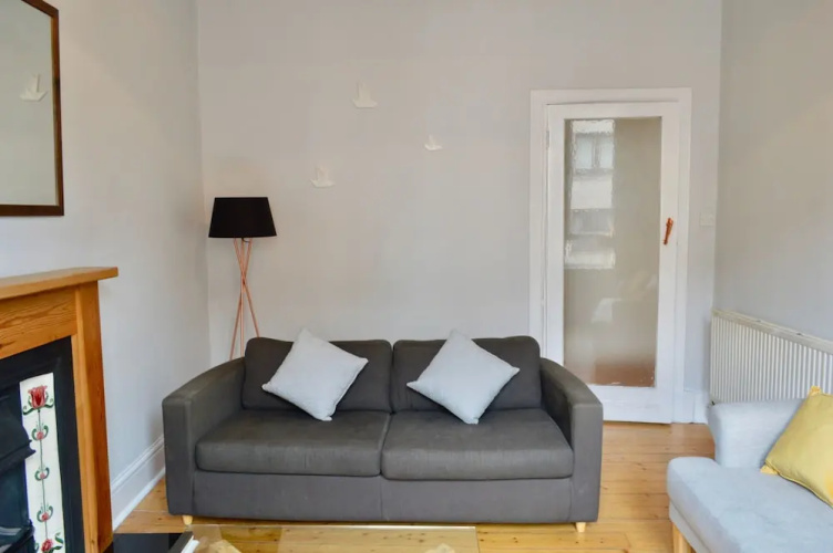 Modern 2 Bedroom Dalry Apartment