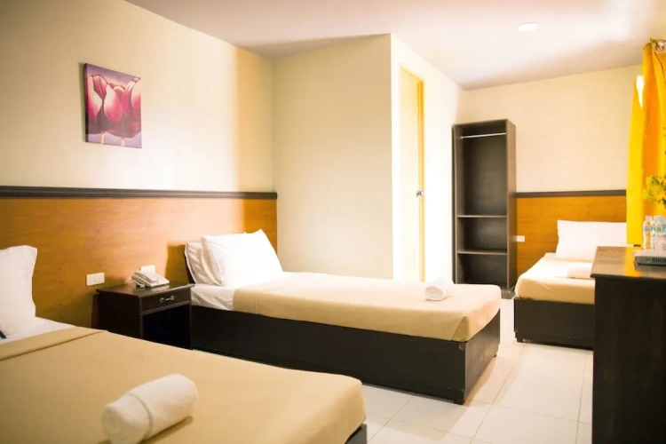 Standard Triple room