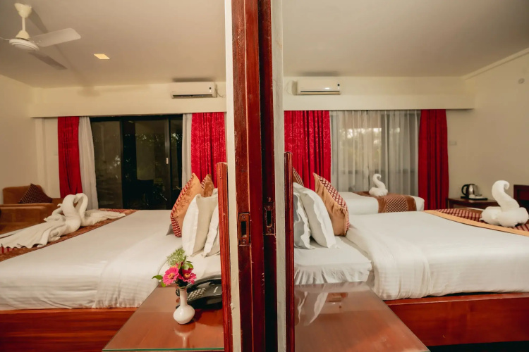 Hotel Jungle Crown