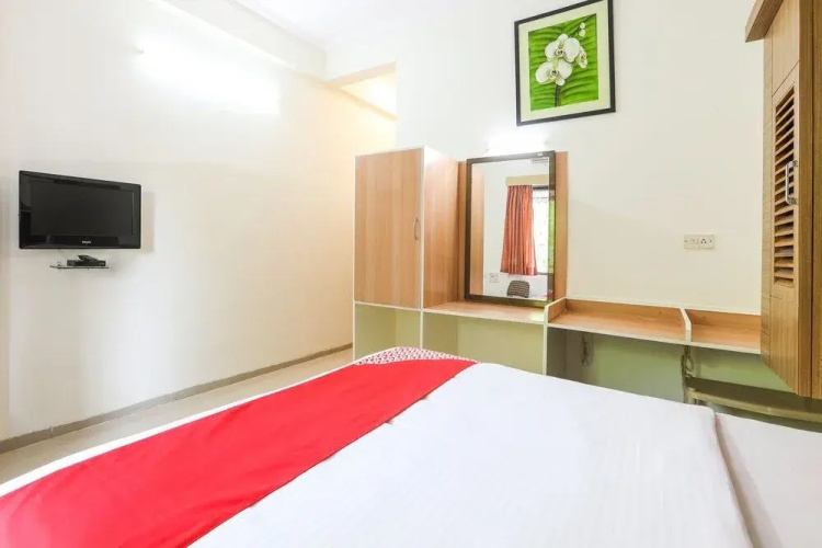 OYO Flagship 14283 Hotel Shanti Inn