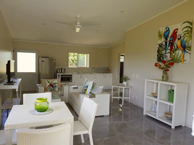 2 Bedrooms Bungalow