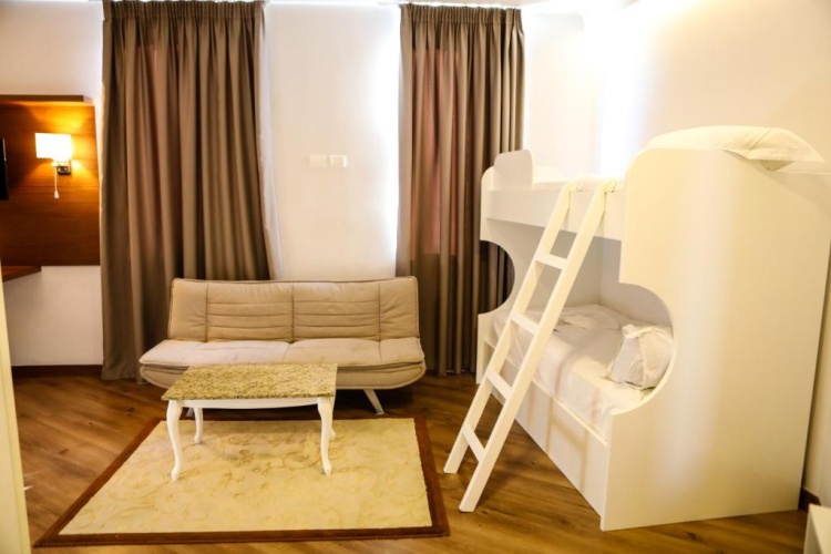 Deluxe Family Suite