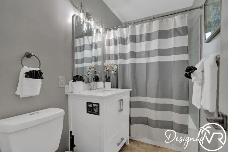 Modern Chic 7-BR with Pool & Gameroom