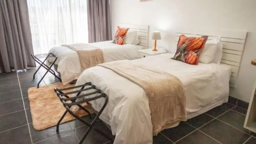 Four Seasons Struisbaai