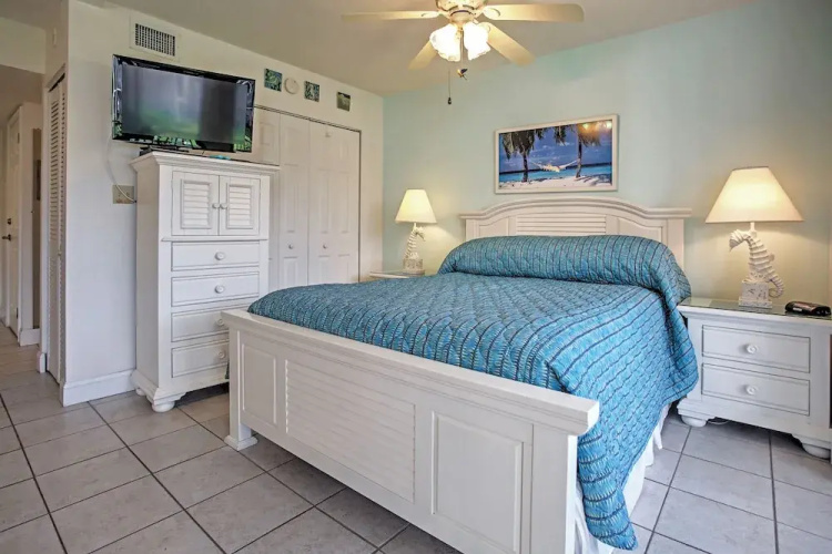 Sanibel Island Studio: Pool Access, Walk to Beach