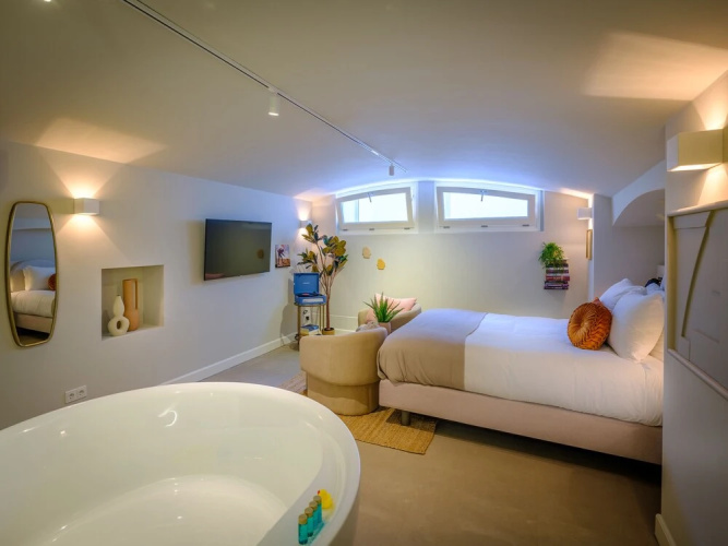 FINCH Boutique Hotel