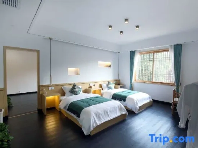 Deluxe Family Suite