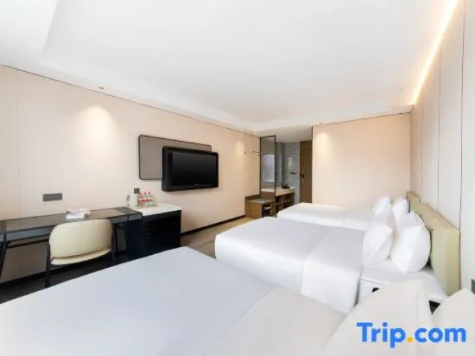 Standard Triple room with view