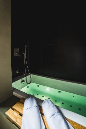 Marquise Suites - Adults Only