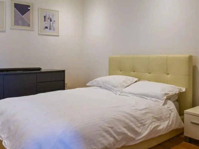 Immaculate 2-bed Bungalow in Weybridge