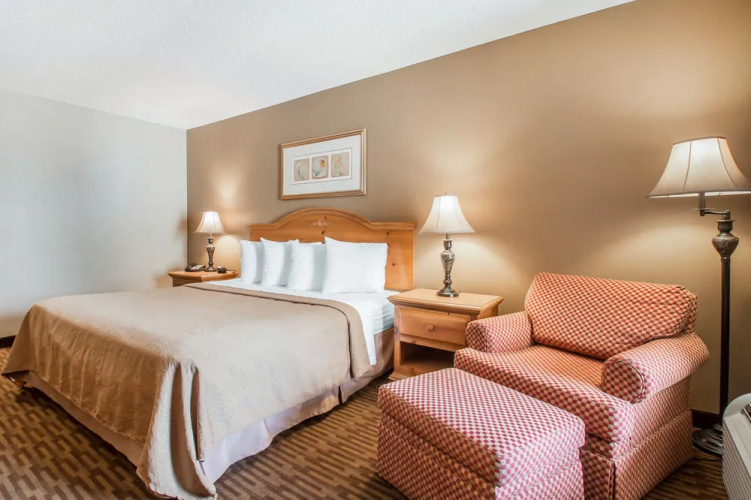 Quality Inn Us65 & E Battlefield Rd Springfield