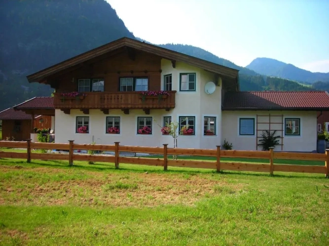 4 Bedrooms Cottage