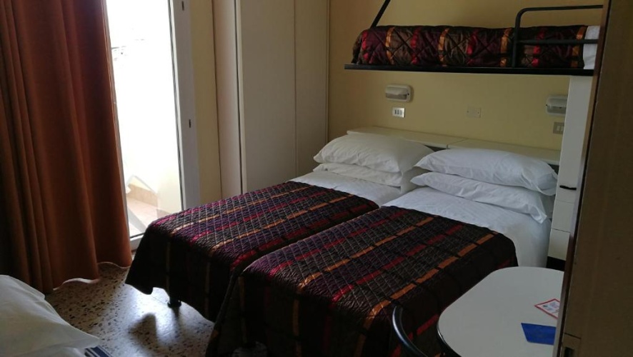 Deluxe Quadruple room
