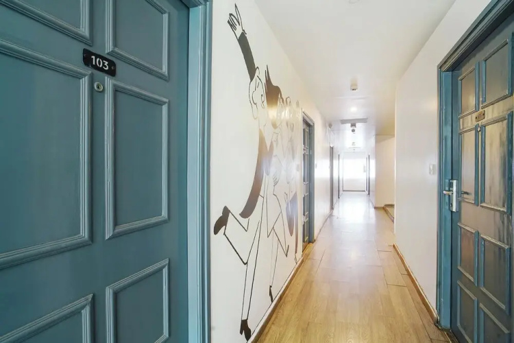 Fabhotel Cinco