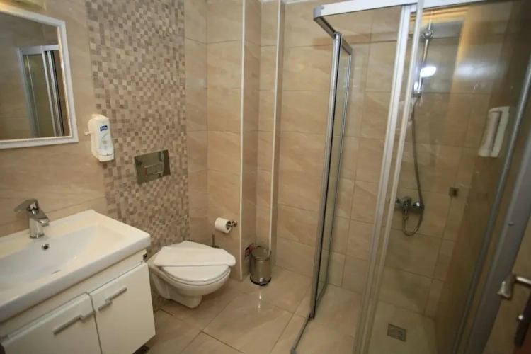 Standard Triple room with city view