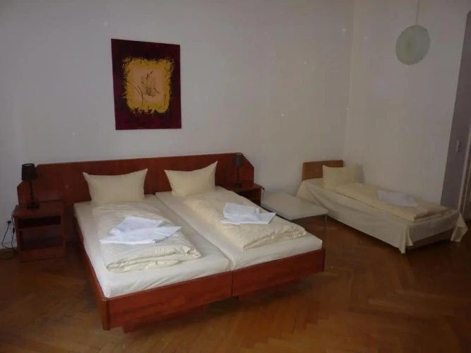 Standard Triple room