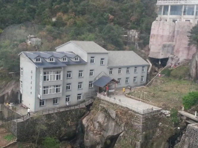 Tiyunling Hotel