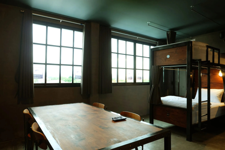 Rider Bedroom Hostel & Cafe