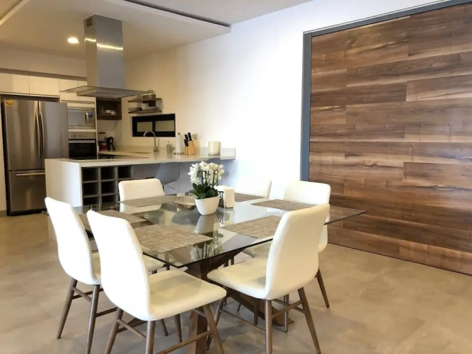 3 Bedrooms Apartment