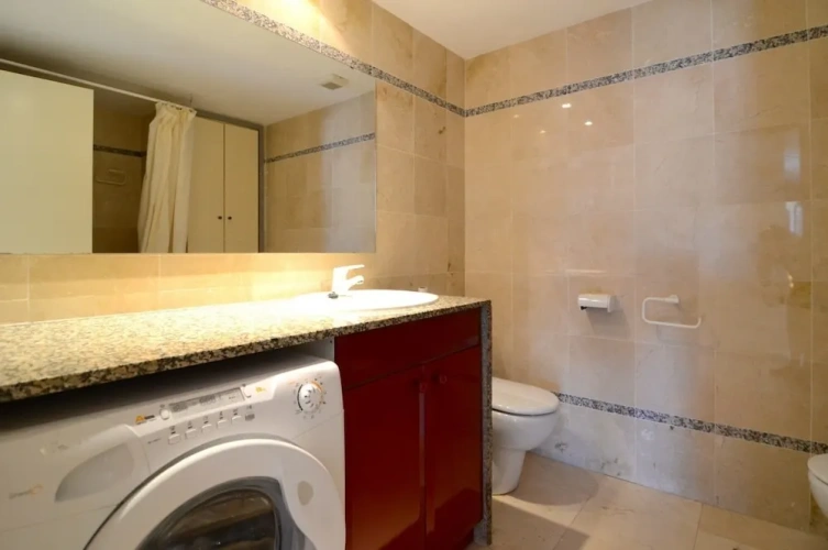 3 Bedrooms Apartment