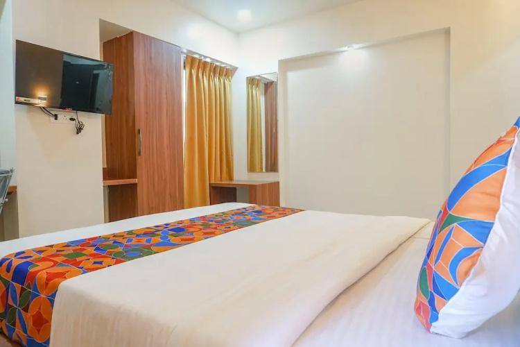 Fabhotel Emersion Residency