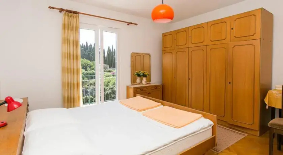 Room Ana