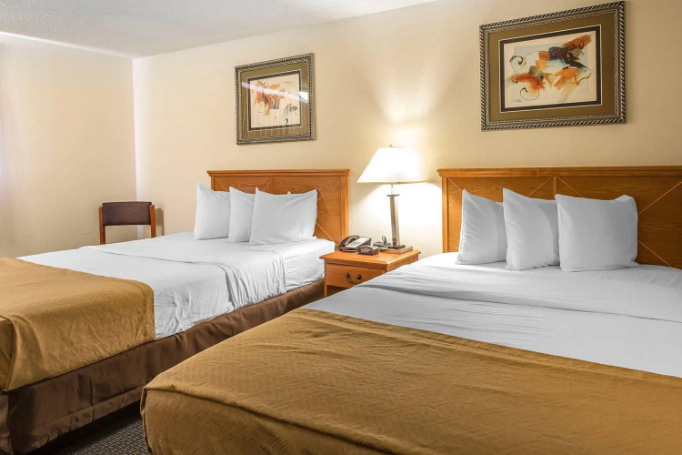 Brentwood Inn Clinton