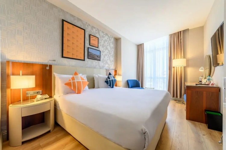 Standard Double room with city view