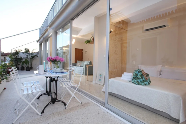 The Marble Suites, PLAKA