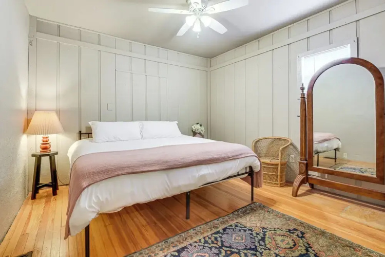 Stroll to Bradenton Riverwalk! Stylish Apartment