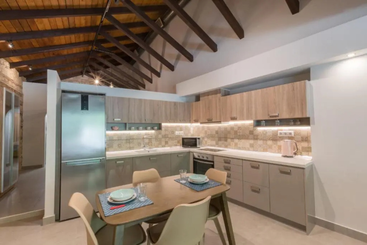 Casa Leone, cosy apartment overlooking the square