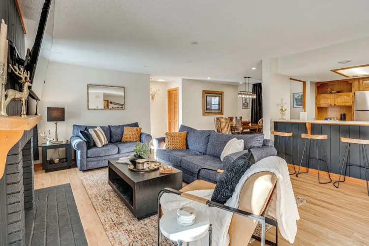 Riverfront Lincoln Condo w/ Patio + Pool Access!