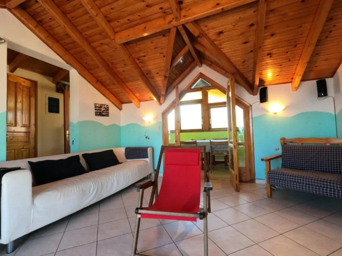 Loft apartment 20m from sea