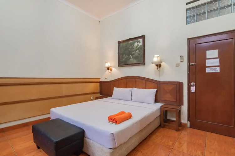 OYO 228 Hotel Lodaya