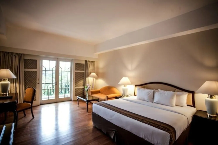 Mason Pine Hotel