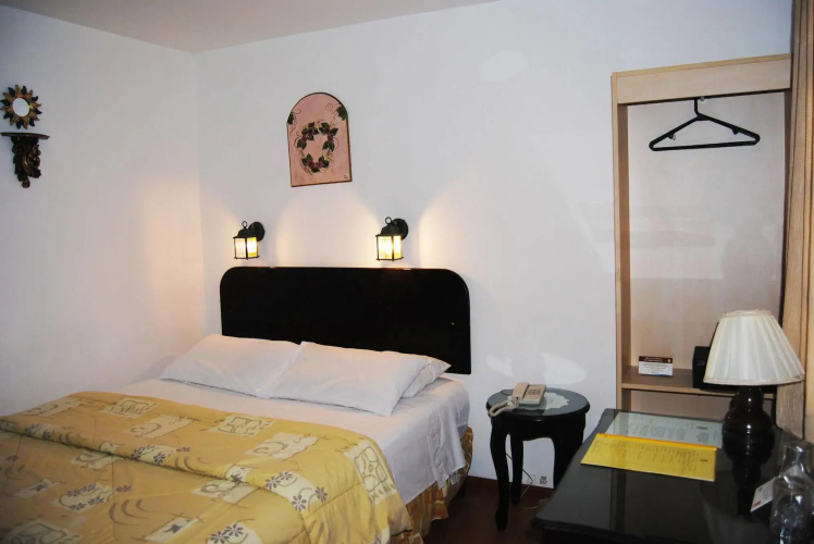 Hotel Fuente de Piedra I