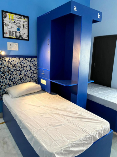 Backpackers Den