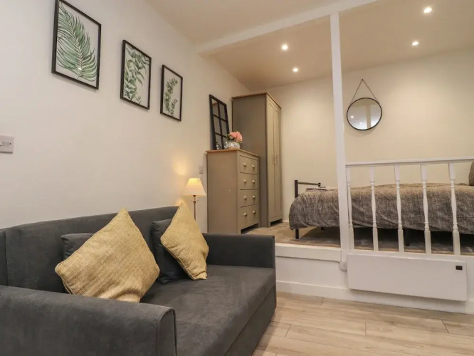 Basement Flat 43