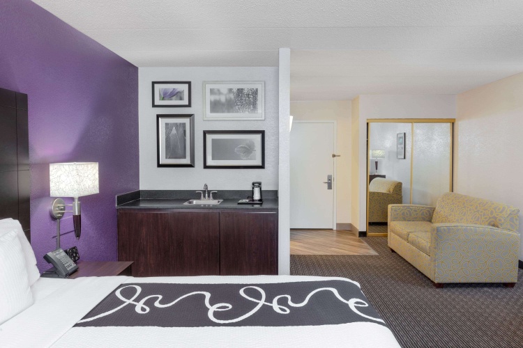 La Quinta Inn & Suites by Wyndham Clifton/Rutherford photo 8