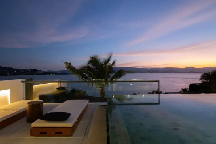 Muscat 3-bedroom Villa With Beach Access