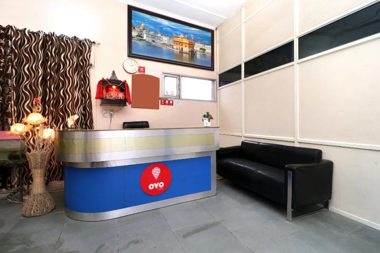 OYO 7671 Spark Inn