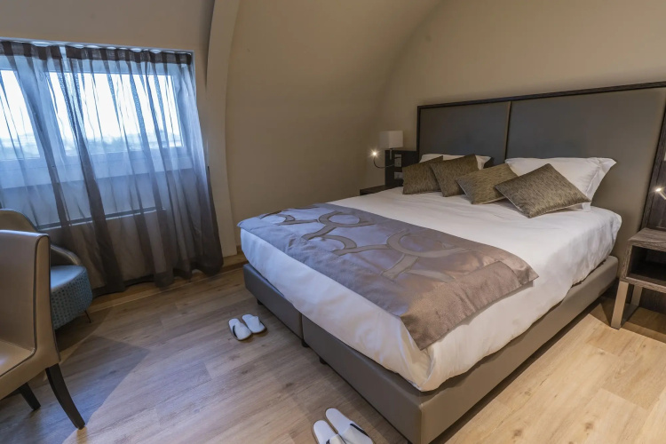 Smart Hotel Holiday