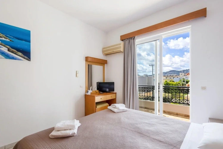2 Bedrooms Apartment with balcony and with garden view