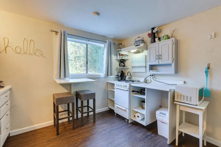5 Mi to Dtwn: Pet-friendly Phoenix Studio w/ Yard