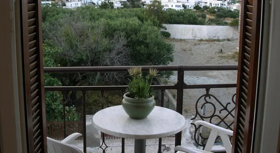 ARETHOUSA