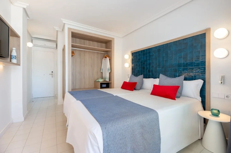 Twin room with balcony
