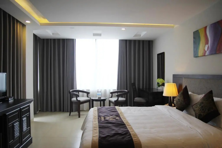 Golden Hotel